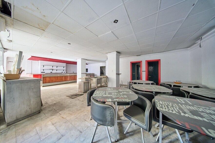 Retail in Granada, Granada for sale - Interior Photo - Image 3 of 13
