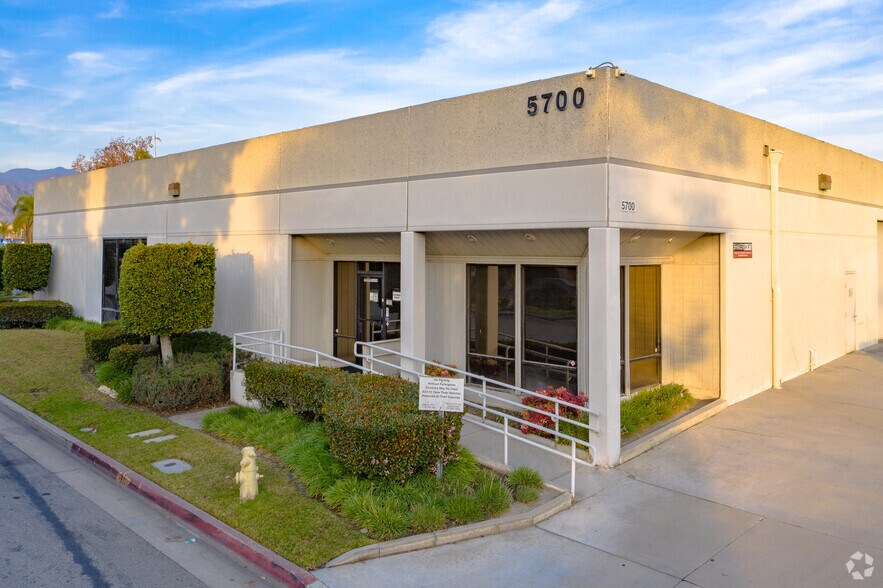 5700-5760 Ayala Ave, Irwindale, CA à louer - Photo du bâtiment - Image 3 de 11