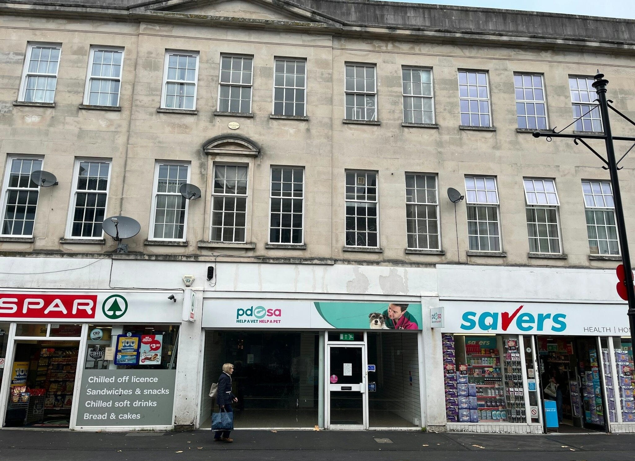 21 Queen St, Newton Abbot à louer Photo principale- Image 1 de 2