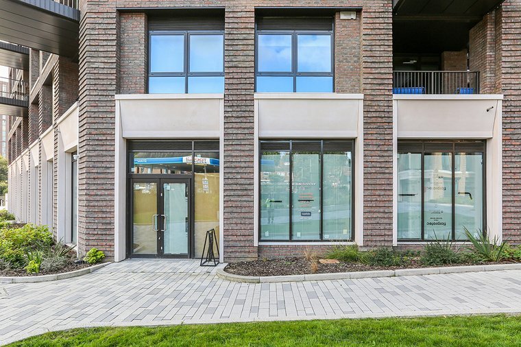 Conington Rd, Londres à louer Photo du bâtiment- Image 1 de 5