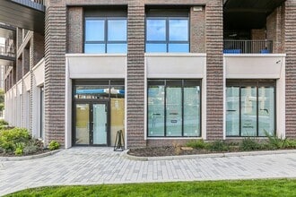 Conington Rd, Londres à louer Photo du bâtiment- Image 1 de 5