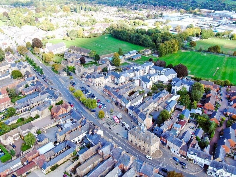 2b/c Burgess Sq, Brackley à vendre - Photo du bâtiment - Image 3 de 6