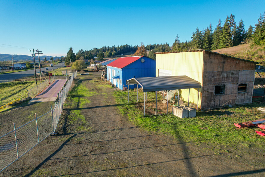 12437 Highway 42, Myrtle Point, OR à vendre - Photo du bâtiment - Image 3 de 56