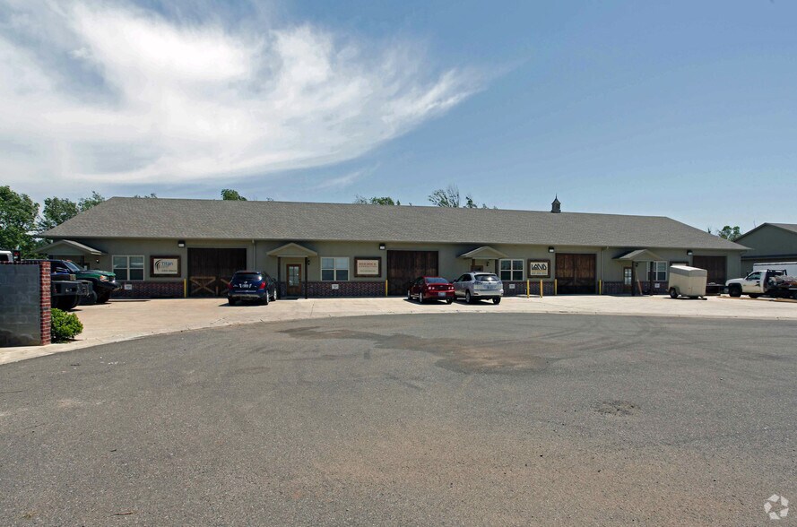 7042 Highwater Cir, Edmond, OK à louer - Photo du bâtiment - Image 2 de 11