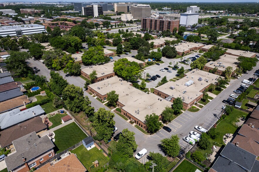 5519 N Cumberland Ave, Chicago, IL à louer - Photo du bâtiment - Image 3 de 3