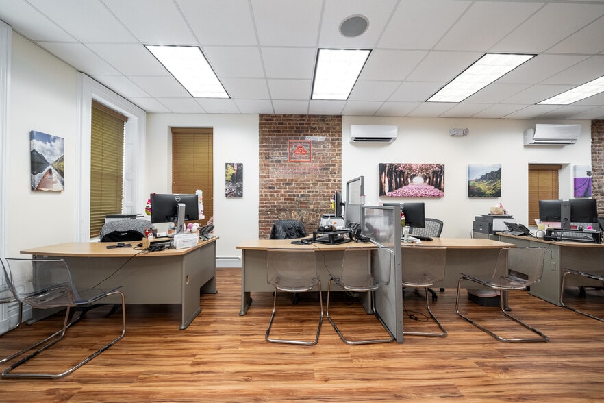 715 Washington St, Hoboken, NJ for lease - Interior Photo - Image 2 of 29