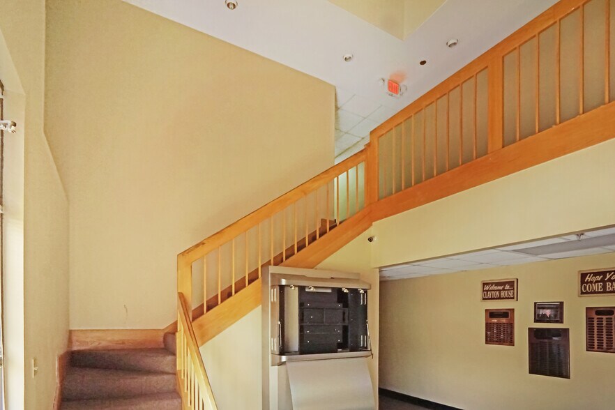 1560 Commercial Ct, Jonesboro, GA à vendre - Photo intérieure - Image 3 de 37