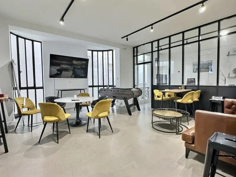 Office in Paris for lease - Interior Photo - Image 2 of 6