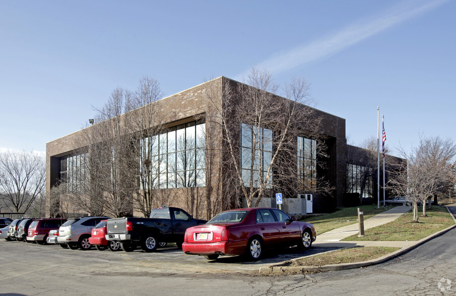 5000 Cedar Plaza Pky, Saint Louis, MO à vendre - Photo principale - Image 1 de 1