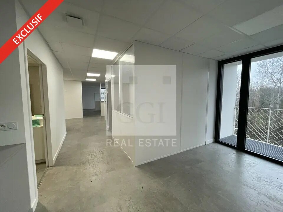 Office in Meylan for lease Building Photo- Image 1 of 7