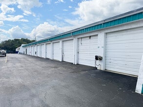 900-920 NE Industrial Blvd, Jensen Beach, FL à louer Photo intérieure- Image 1 de 1