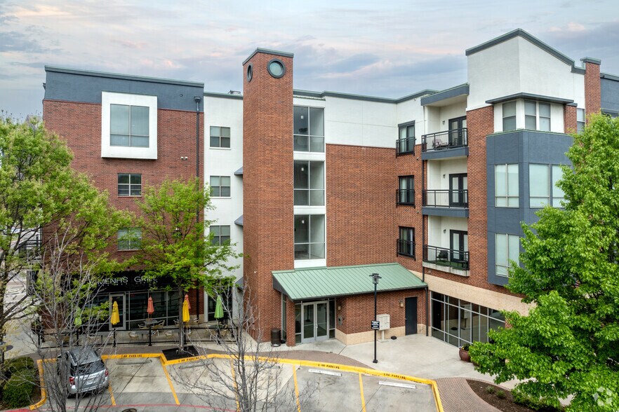 1851 N Greenville Ave, Richardson, TX à louer - Photo du bâtiment - Image 3 de 4