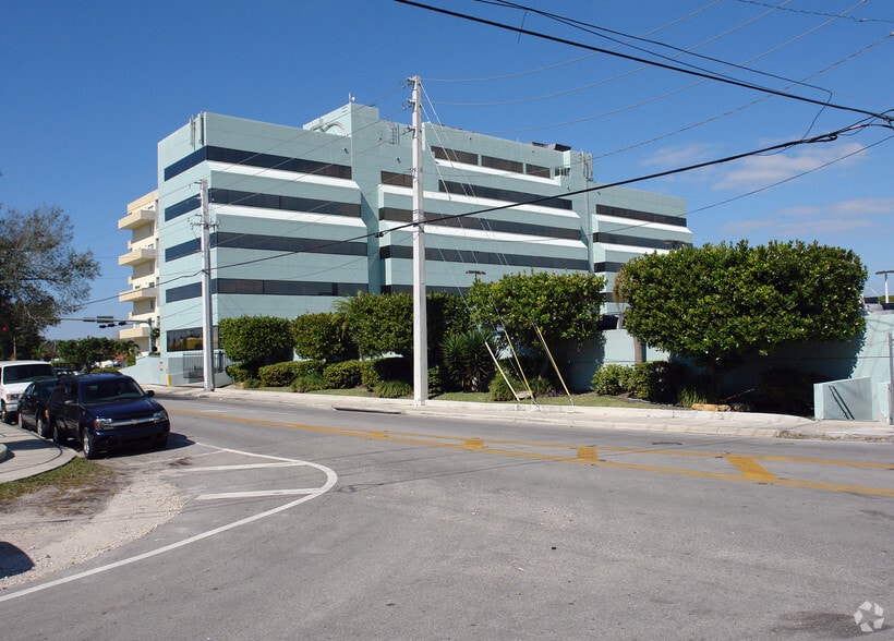 351 NW Le Jeune Rd, Miami, FL for lease - Building Photo - Image 3 of 28