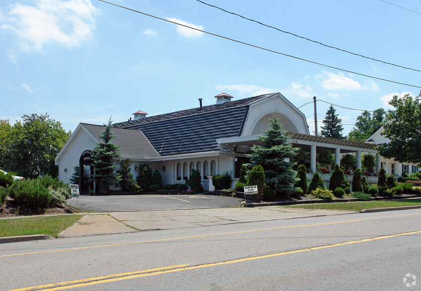 716 N Court St, Medina, OH à vendre - Photo principale - Image 1 de 1