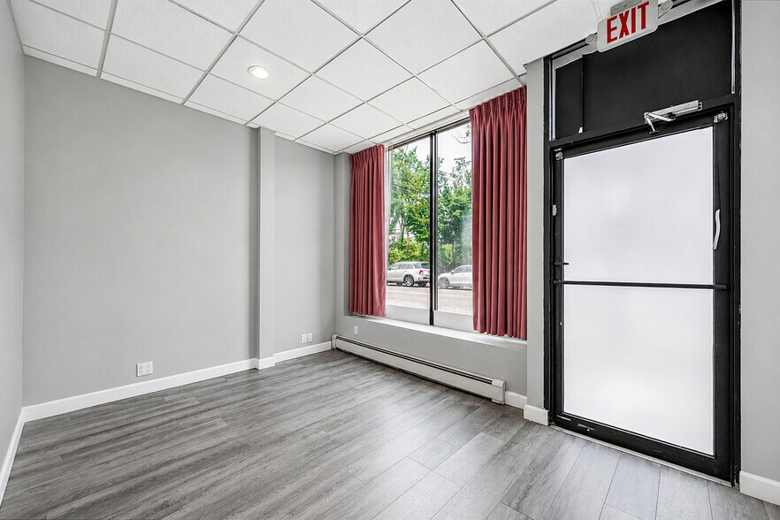 283-285 Broadway, Bethpage, NY à louer - Photo du bâtiment - Image 3 de 19