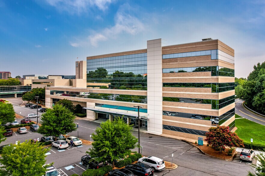 101 E WT Harris Blvd, Charlotte, NC à louer - Photo du bâtiment - Image 3 de 12