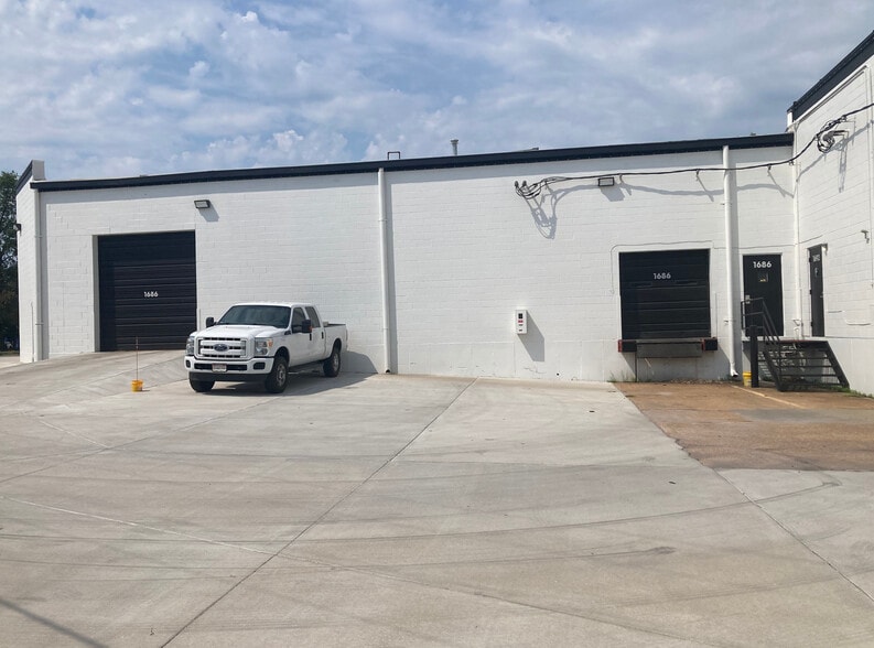 1686-1694 Larkin Williams Rd, Fenton, MO à louer - Photo du bâtiment - Image 2 de 6