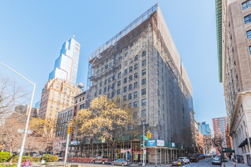 215 W 98th St, New York, NY à louer - Photo du bâtiment - Image 1 de 1