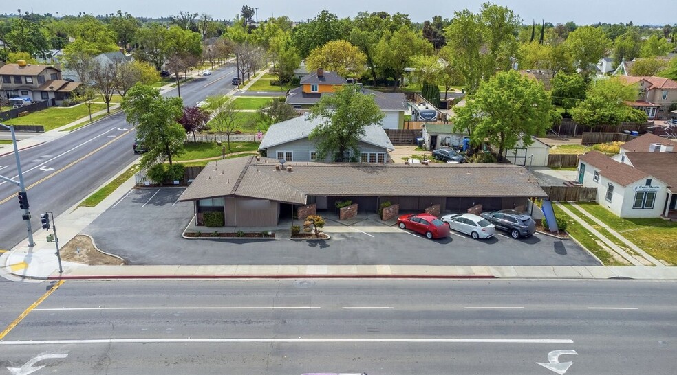 101 W Grangeville Blvd, Hanford, CA for sale - Building Photo - Image 1 of 1