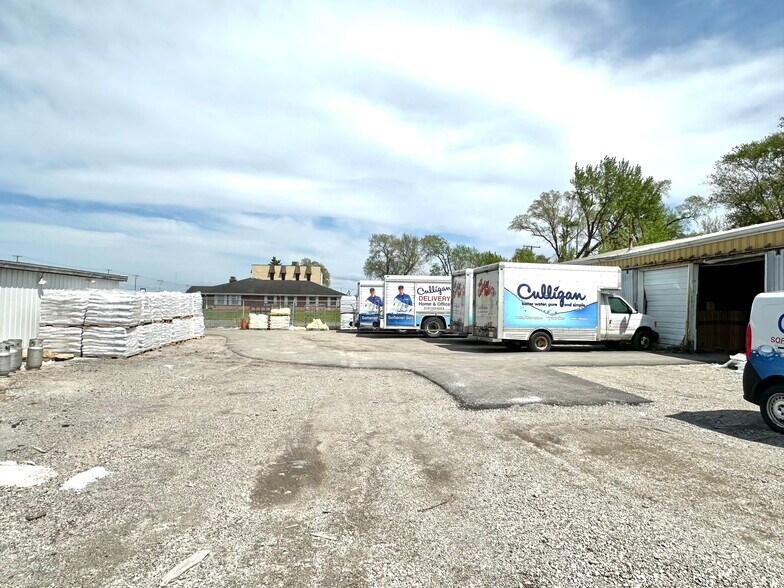 2215 W Lincoln Hwy, Merrillville, IN à louer - Photo du bâtiment - Image 3 de 12