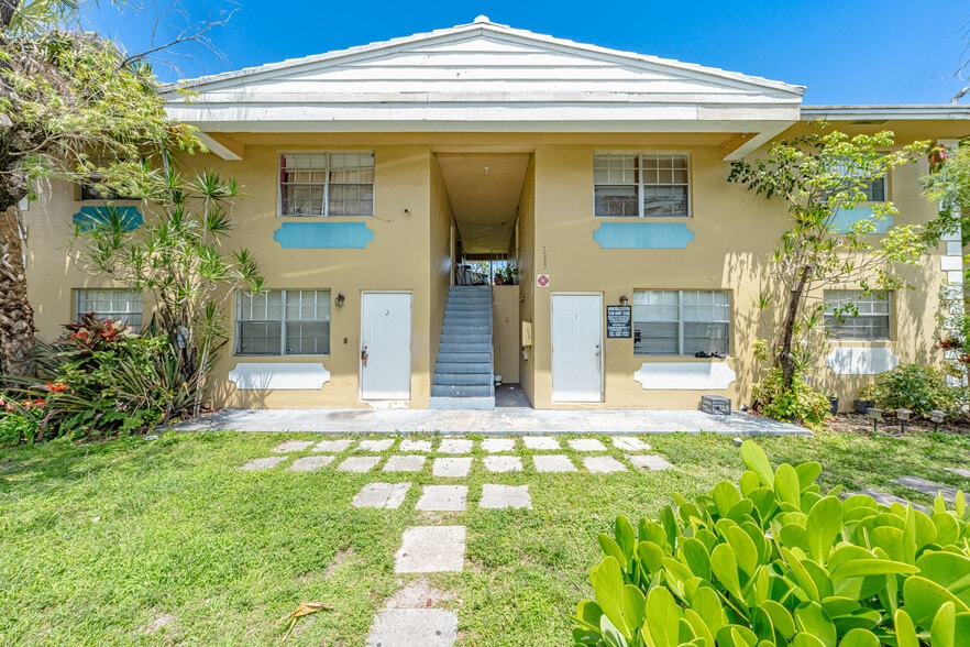 7525 NW 44th Court, Coral Springs, FL for sale - Building Photo - Image 2 of 9