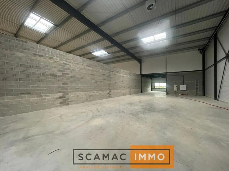 Local d'activités dans Moissy-Cramayel à vendre - Photo du bâtiment - Image 2 de 5