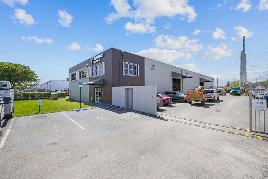 7970 NW 64th St, Miami, FL à louer - Photo intérieure - Image 3 de 13