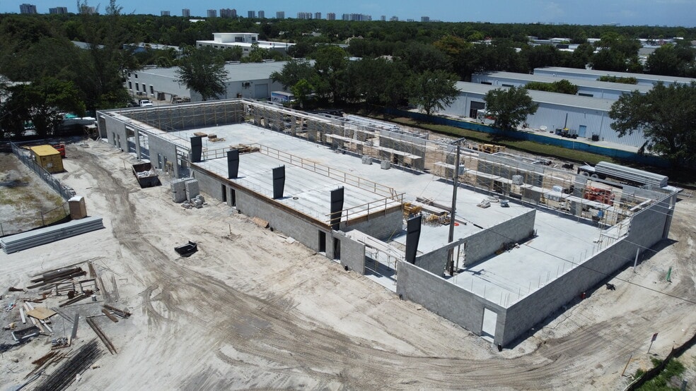 5673 Shirley St, Naples, FL for sale - Building Photo - Image 3 of 10