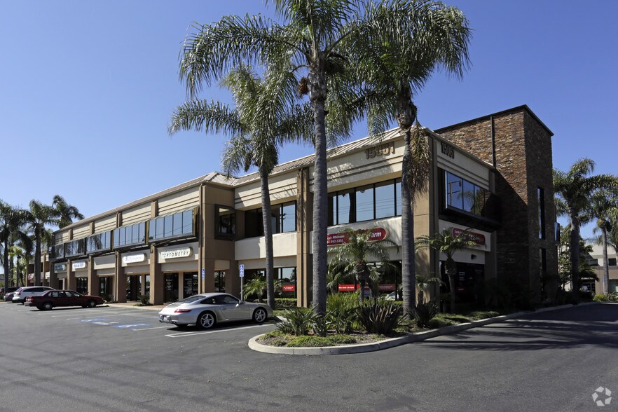 15061 Springdale St, Huntington Beach, CA à louer - Photo du bâtiment - Image 3 de 10