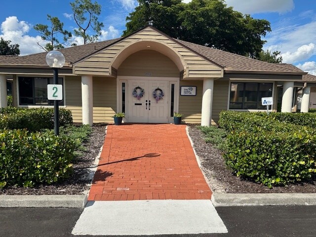 12523-12697 New Brittany Blvd, Fort Myers, FL for lease Interior Photo- Image 1 of 11