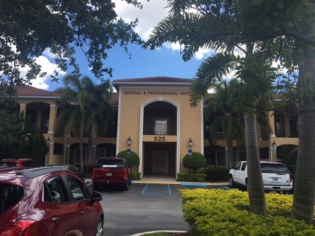 525 NW Lake Whitney Pl, Port Saint Lucie, FL for sale - Building Photo - Image 2 of 5