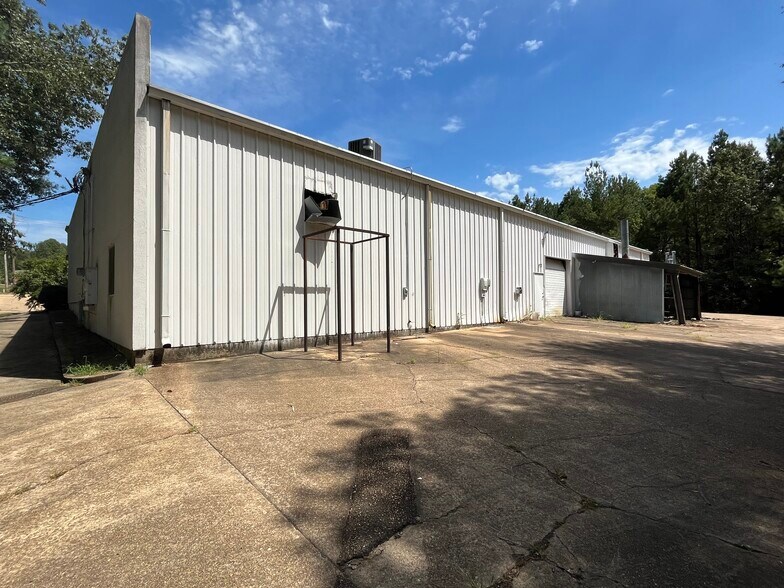 4611 Terry Rd, Jackson, MS à louer - Photo du bâtiment - Image 2 de 2