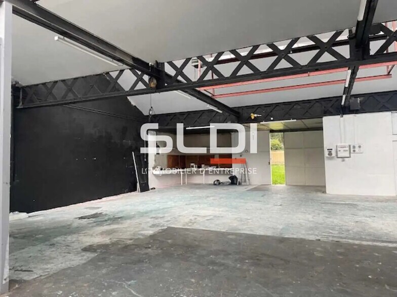 Retail in Rillieux-la-Pape for lease - Building Photo - Image 3 of 6