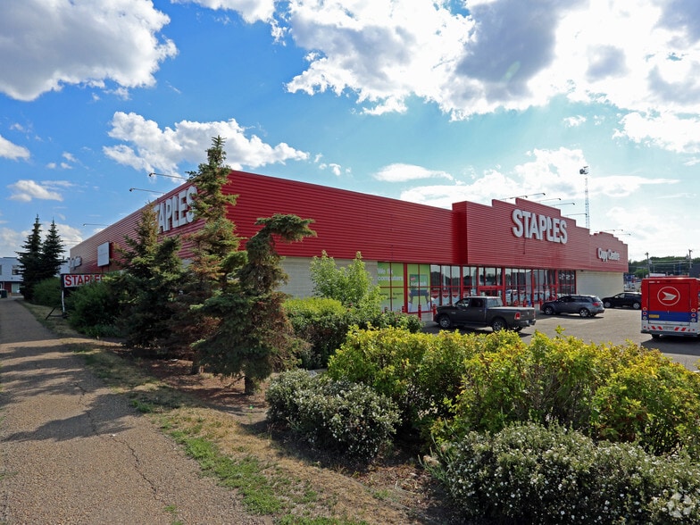 6510 Gateway Blvd NW, Edmonton, AB à vendre - Photo du bâtiment - Image 2 de 9