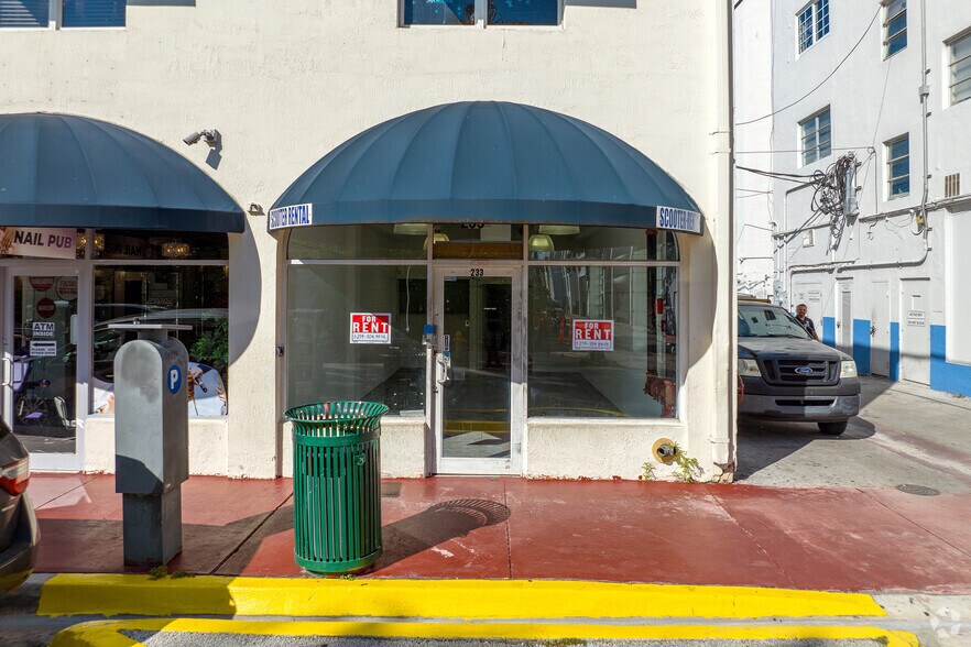 233-235 11th St, Miami Beach, FL à louer - Photo du bâtiment - Image 2 de 22