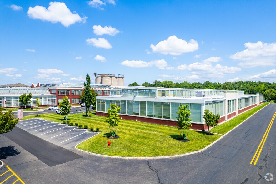 300 American Metro Blvd, Hamilton, NJ à louer - Photo du bâtiment - Image 3 de 8