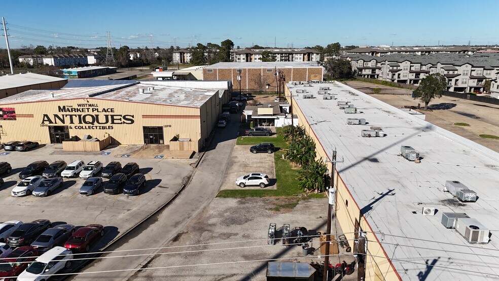 10932 Katy Fwy, Houston, TX à louer - Photo du bâtiment - Image 3 de 14