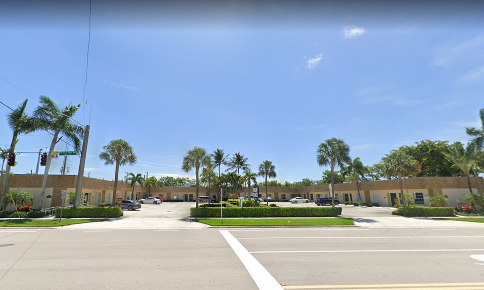 2290-2298 NW Boca Raton Blvd, Boca Raton, FL for lease - Primary Photo - Image 1 of 7