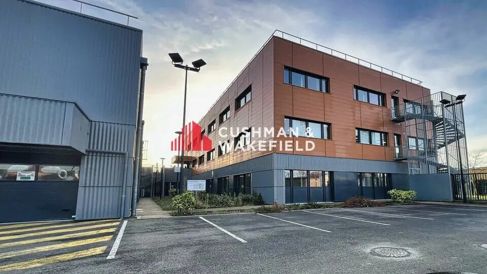 Office in Saint-Orens-de-Gameville for lease Building Photo- Image 1 of 9