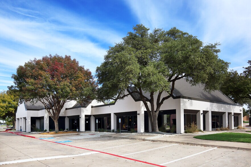 700 E Park Blvd, Plano, TX à louer - Photo du bâtiment - Image 2 de 7
