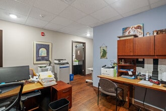 10625 W North Ave, Milwaukee, WI à louer Photo intérieure- Image 2 de 12