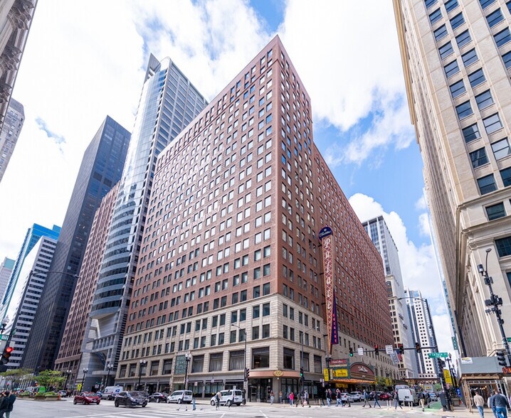 134 N LaSalle St, Chicago, IL à louer - Photo du bâtiment - Image 2 de 6