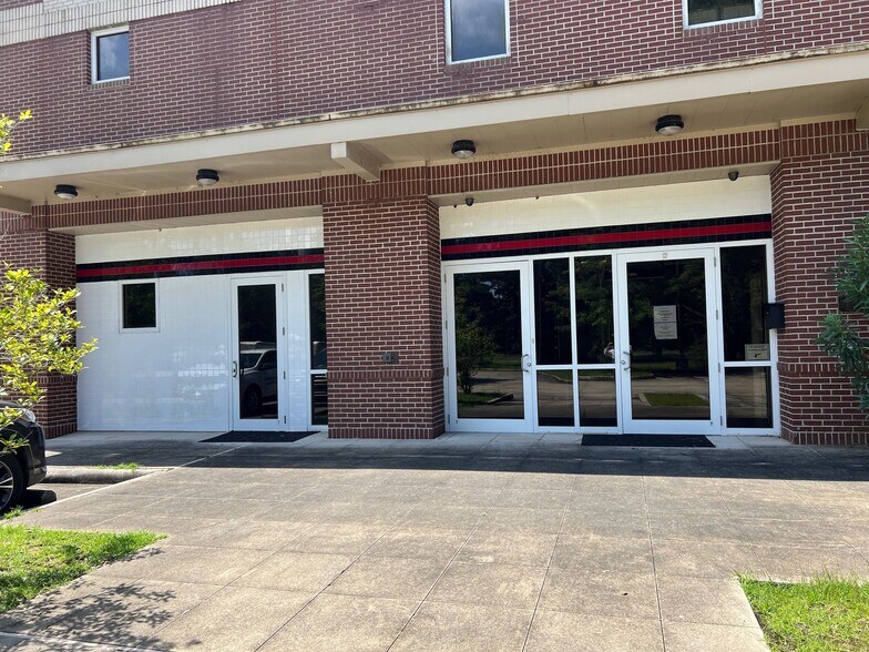 300 Ashland Way, Madisonville, LA à vendre - Photo du bâtiment - Image 2 de 14