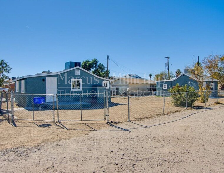 1927 Hoover St, North Las Vegas, NV à vendre - Photo du bâtiment - Image 2 de 14