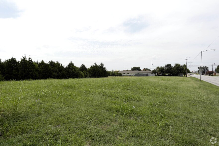 2401 Robinson Rd, Grand Prairie, TX for sale - Building Photo - Image 1 of 3