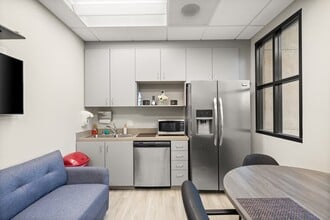 15944 Los Serranos Country Club Dr, Chino Hills, CA à louer Photo du bâtiment- Image 2 de 33