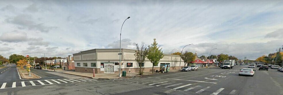 254-05 Hillside Ave, Bellerose, NY à louer - Photo du bâtiment - Image 3 de 8