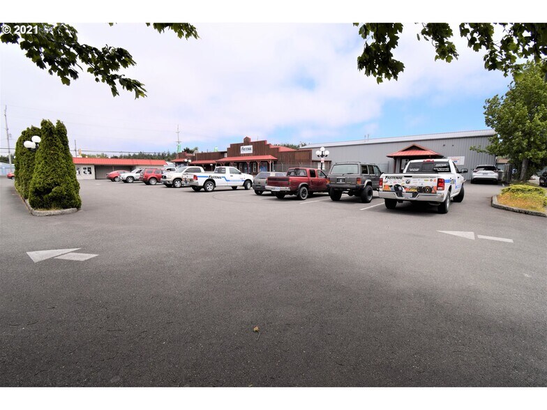 1195 Newmark Ave, Coos Bay, OR à louer - Photo du bâtiment - Image 3 de 16