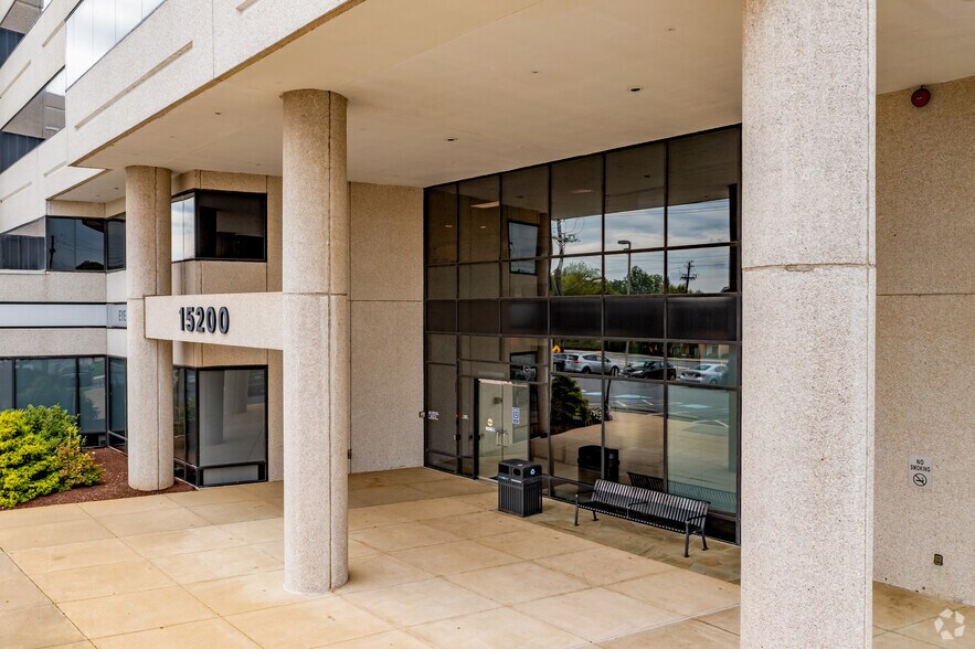 15200 Shady Grove Rd, Rockville, MD à louer - Photo du bâtiment - Image 3 de 6