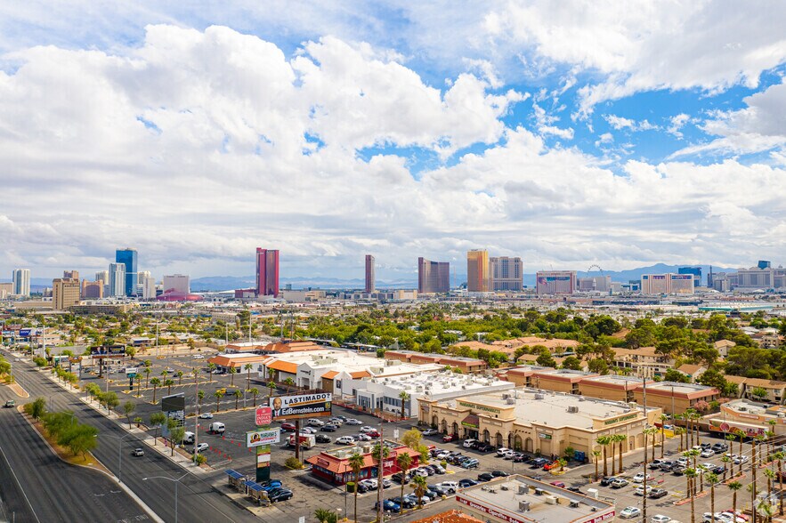 3601 W Sahara Ave, Las Vegas, NV à louer - Photo du bâtiment - Image 3 de 3